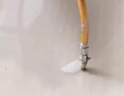 铁门关瓷砖空鼓维修公司专业解答在瓷砖铺贴过程中，如果使用的砂料过粗（如全部使用了粗砂），可能会导致以下问题