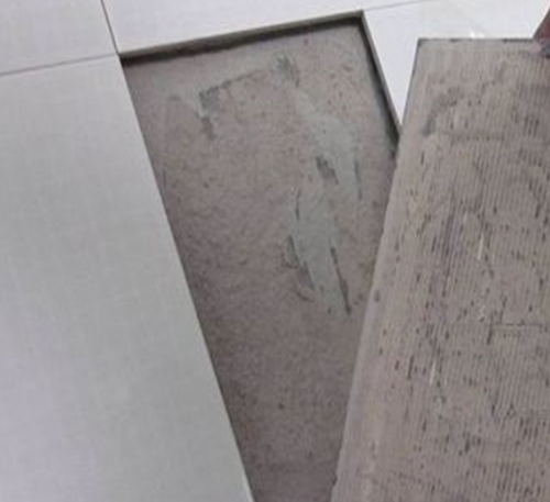 铁门关瓷砖空鼓维修公司分享瓷砖铺贴时如果打浆（即涂抹在瓷砖背面和基层上的砂浆或瓷砖胶）过少，会带来以下问题